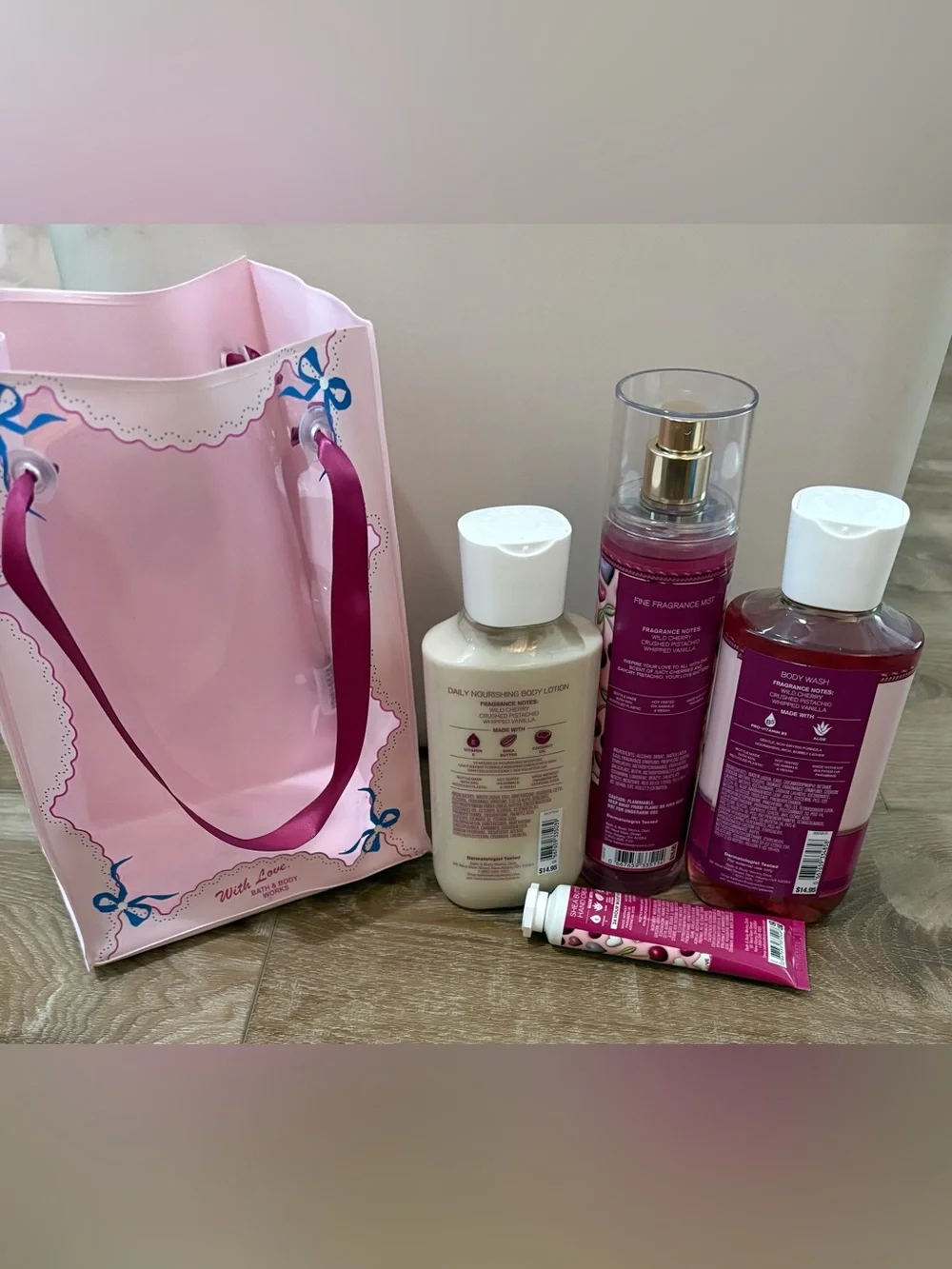 BATH & BODY WORKS 4 Piece Gift Set SWEETHEART CHERRY Lotion, Mist, Wash, + NEW